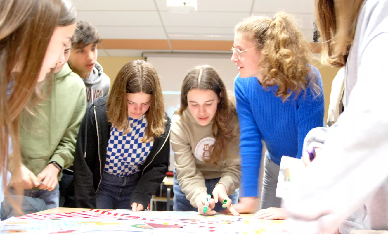 Leerlingen tijdens de workshop 'Aan Tafel' van Studio Globo