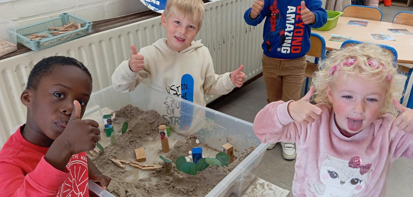 Deze kleuters van het Atheneum in Dendermonde doen mee aan Saved by the bell van Studio Globo